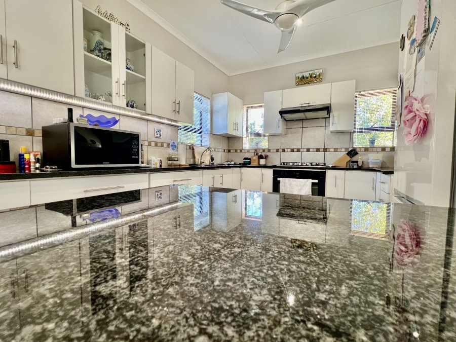 3 Bedroom Property for Sale in Stilbaai Wes Western Cape